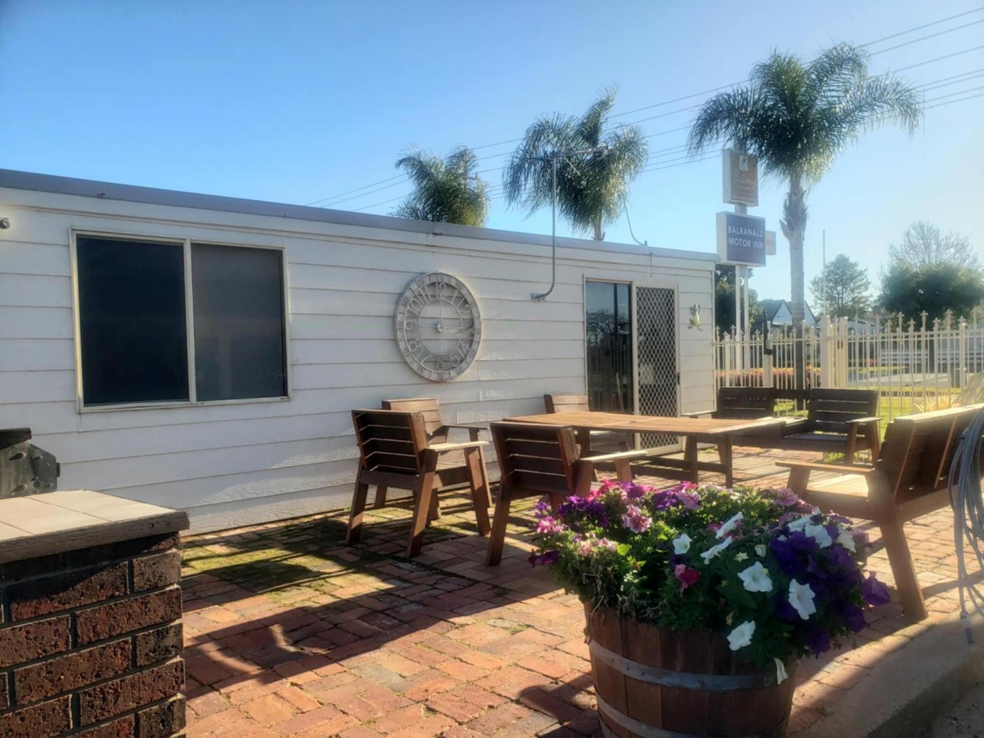 Balranald Motor Inn Extérieur photo